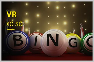Người chơi Poker với thẻ bài và chip tại rr8811 code